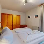 Strandnahe Mit Schwimmbad Im Haus, A Cappella 63, * Binz