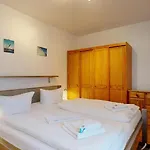 Strandnahe Mit Schwimmbad Im Haus, A Cappella 63, Apartament Binz