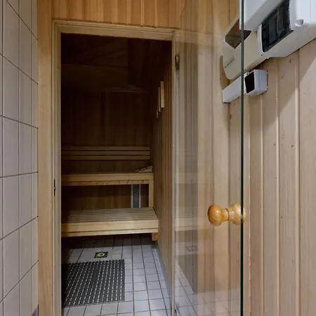 Strandnahe Mit Schwimmbad Im Haus, A Cappella 63,