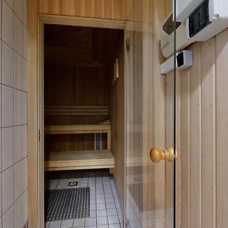 Strandnahe Mit Schwimmbad Im Haus, A Cappella 63,