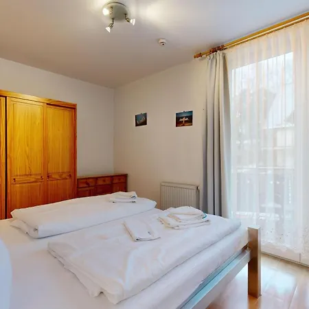 Strandnahe Mit Schwimmbad Im Haus, A Cappella 63, בינץ