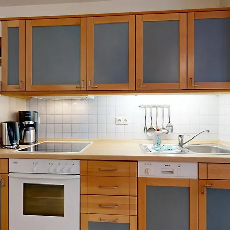 Strandnahe Mit Schwimmbad Im Haus, A Cappella 63, Binz