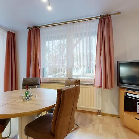 Strandnahe Mit Schwimmbad Im Haus, A Cappella 63,