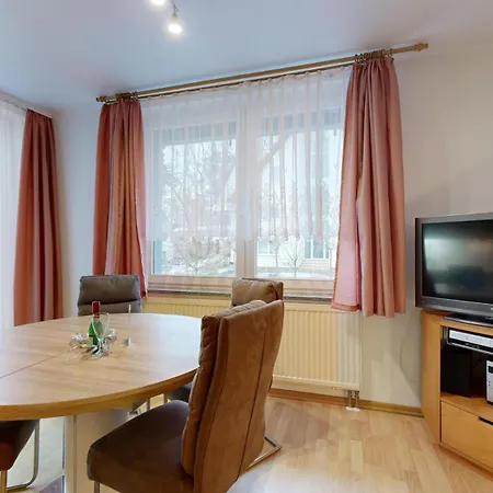 Strandnahe Mit Schwimmbad Im Haus, A Cappella 63, Appartamento *