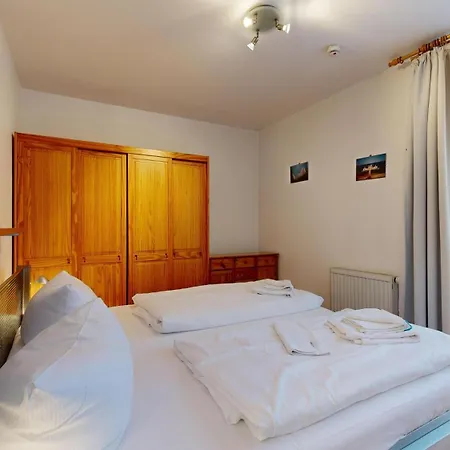 Strandnahe Mit Schwimmbad Im Haus, A Cappella 63, * בינץ