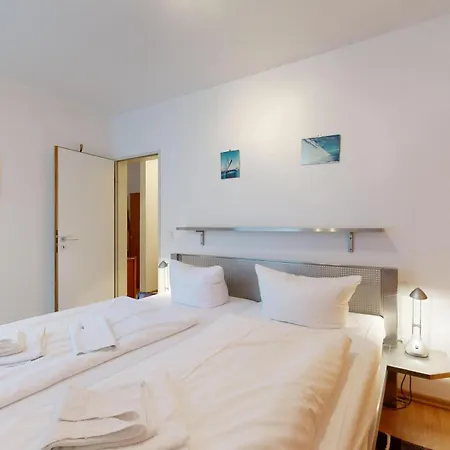 Strandnahe Mit Schwimmbad Im Haus, A Cappella 63, *