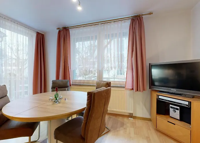 Strandnahe Mit Schwimmbad Im Haus, A Cappella 63, Apartment *